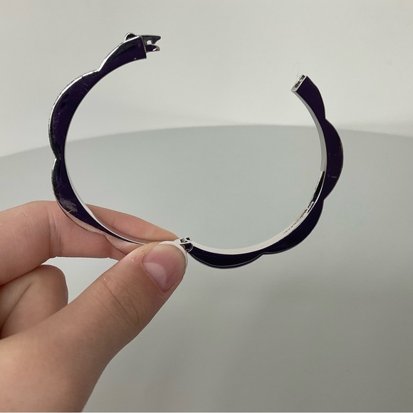 Kate Spade Hinged Silver Scallop Bracelet. - Picture 5 of 11